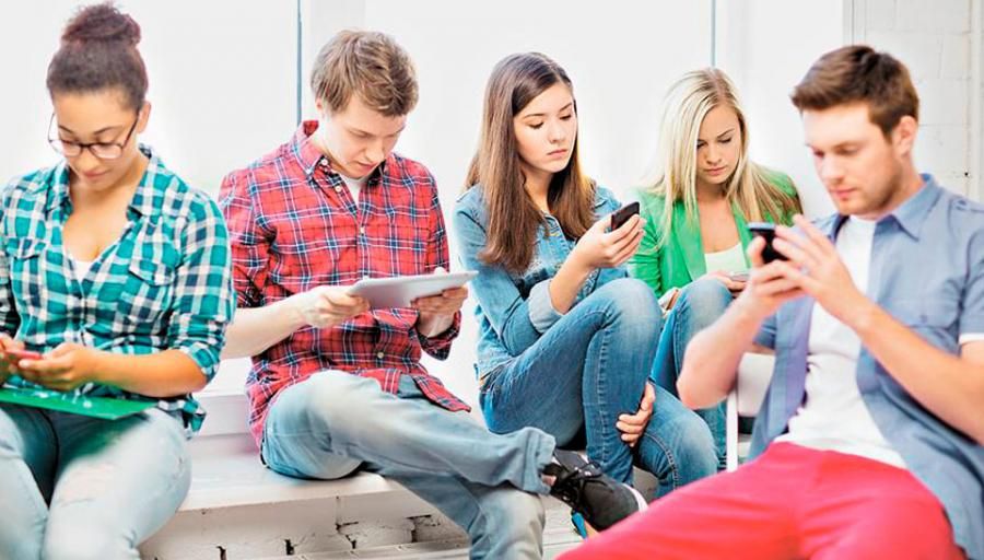 Pantalles i xarxes socials: són socials?